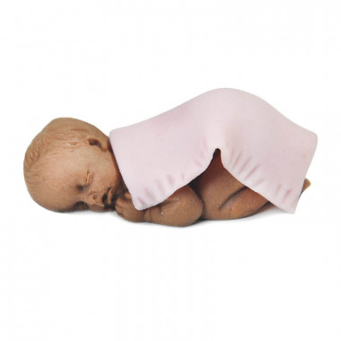 Dunkelhäutiges Baby mit Decke aus Marzipan, rosa