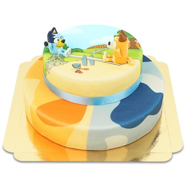 Bluey®-Figur auf 2-stöckiger Torte