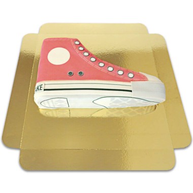 Rote Sneaker-Torte