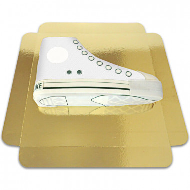 Weiße Sneaker-Torte