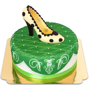 Grüne Deluxe Torte mit Schokoladen-Schuh und Band