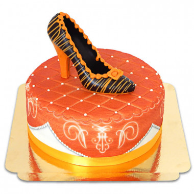 Orange Deluxe Torte mit Schokoladenschuh und Band