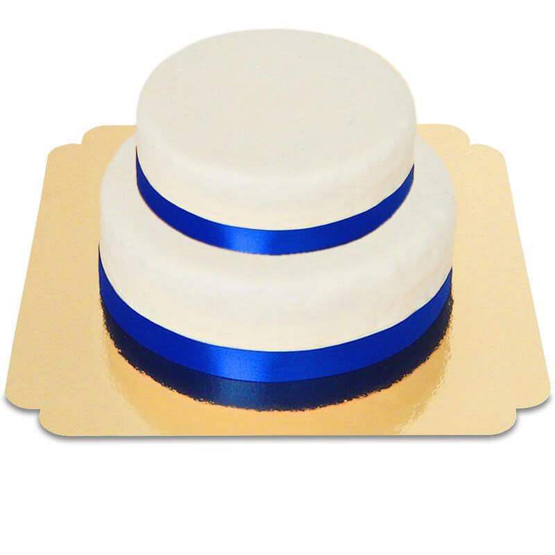 Zweistöckige weiße Torte mit Tortenband dunkelblau