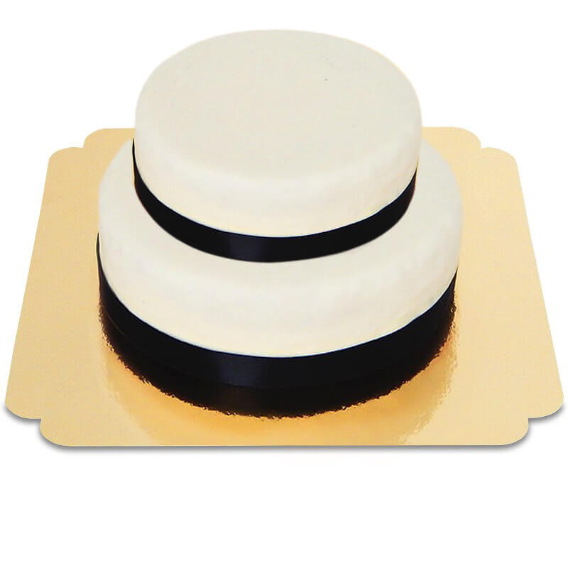 Zweistöckige weiße Torte mit Tortenband schwarz
