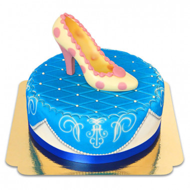 Blaue Deluxe Torte mit Schokoladen-Schuh und Band