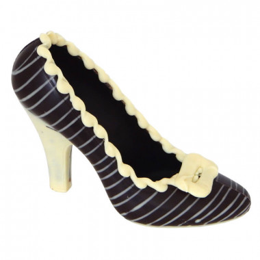 Dunkler Schokoladen-Schuh mit weißen Streifen