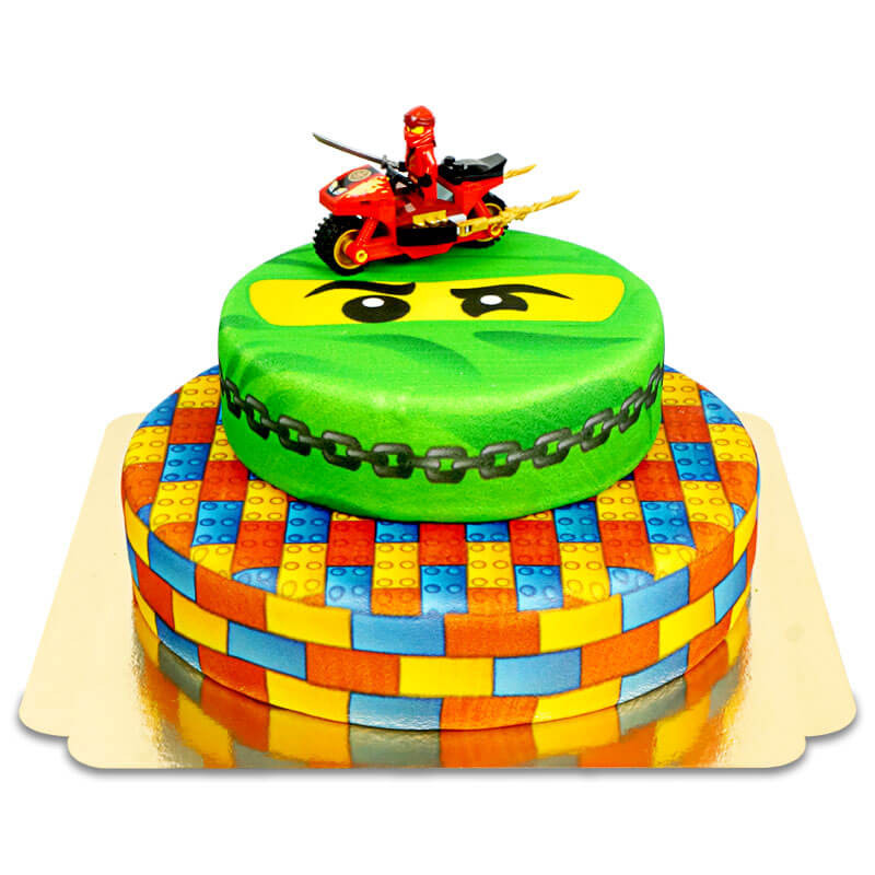 Lego Ninjago auf zweistöckiger Ninja-Torte