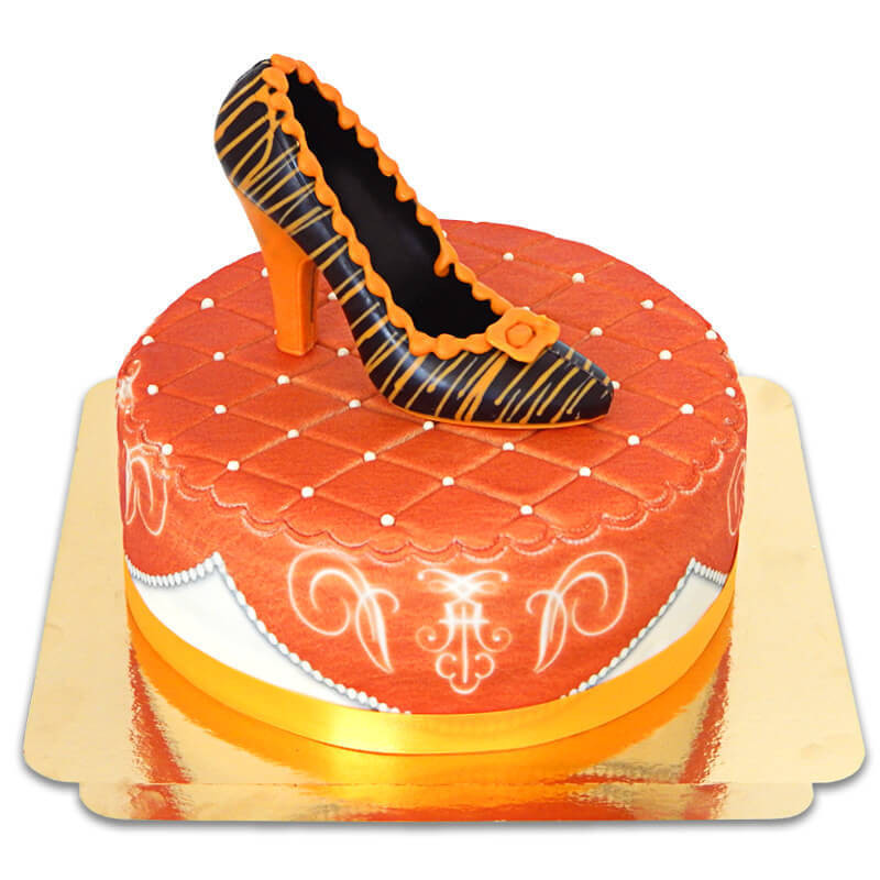 Pomarańczowy tort deluxe z czekoladowym pantofelkiem i wstążką